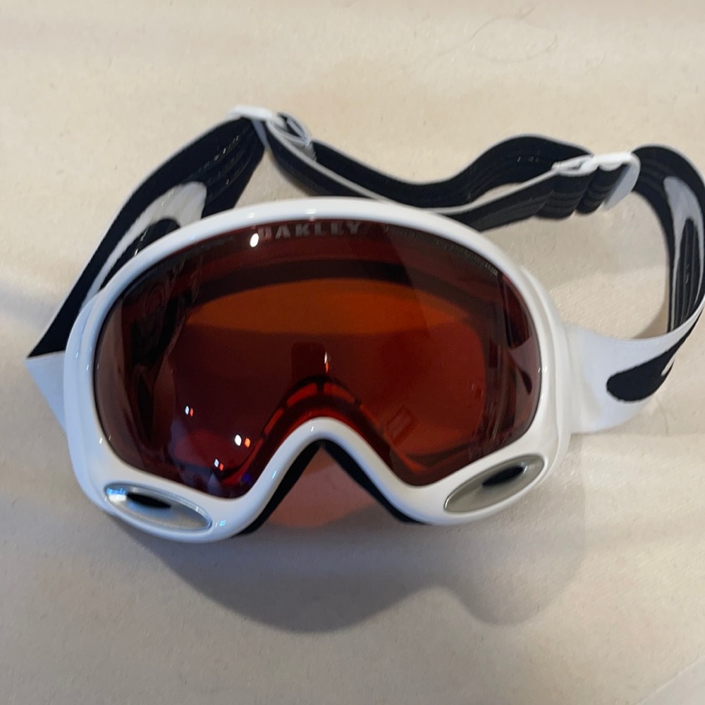 Oakley snow goggles- white
